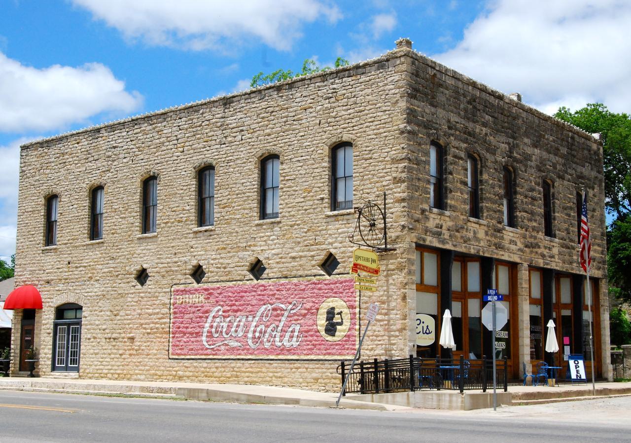 Upstairs Inn Hico Exterior photo